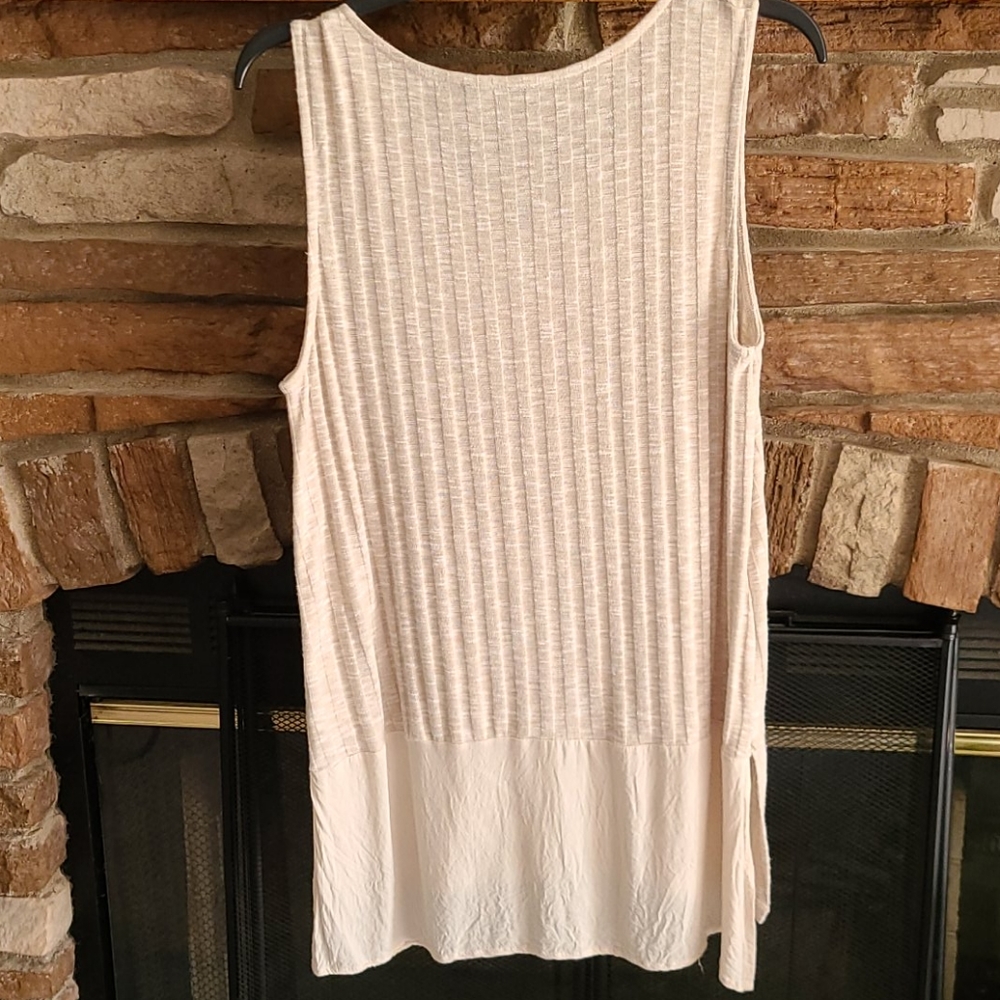 Donated Doe @ Rae Tunic - Picture 2 of 5